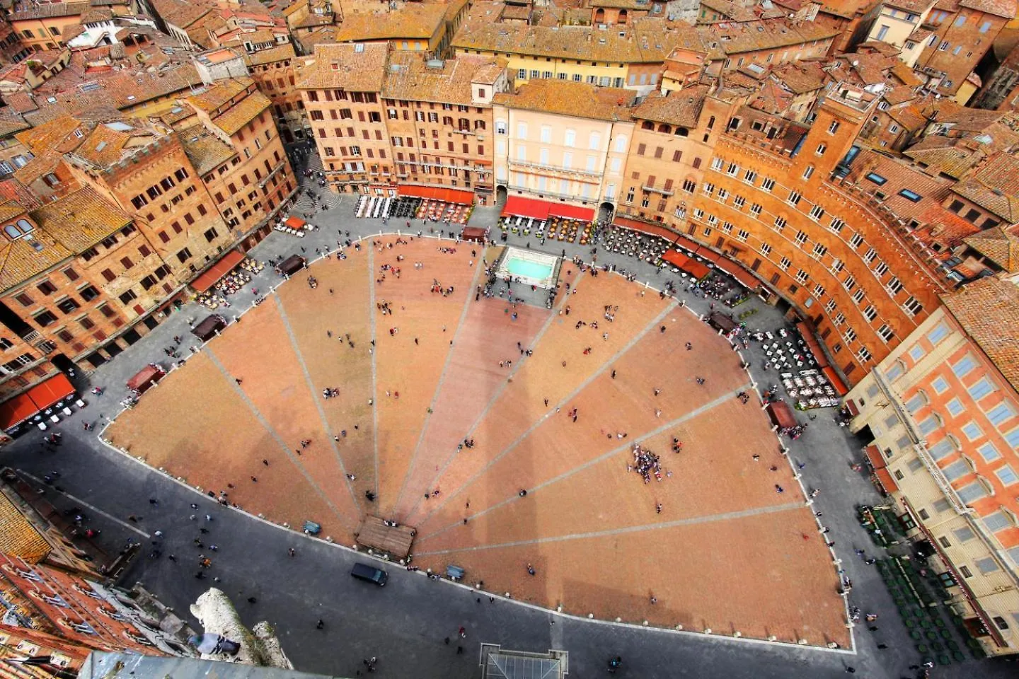 Apartment Stilmoderno Very Close To Campo Square In The Heart Of Historic Center Of Siena location